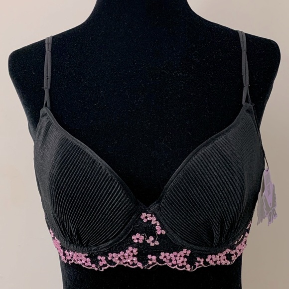 Victoria’s Secret x Anna Sui embellished bra! NWT - Picture 1 of 5